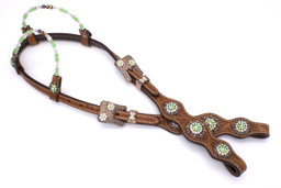 Zeige Details für Westerntrense, Zweiohrtrense hellgrün mit Perlen und Conchos Bild von Westerntrense, Zweiohrtrense hellgrün mit Perlen und Conchos