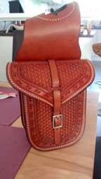 Zeige Details für Leder-Hornsatteltasche doppelt, chestnut, handpunziert Bild von Leder-Hornsatteltasche doppelt, chestnut, handpunziert