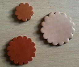 Zeige Details für Lederconcha, Lederrosette für Westernsattel Bild von Lederconcha, Lederrosette für Westernsattel