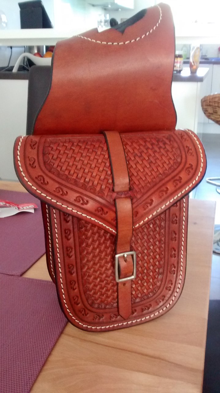 Bild von Leder-Hornsatteltasche doppelt, chestnut, handpunziert